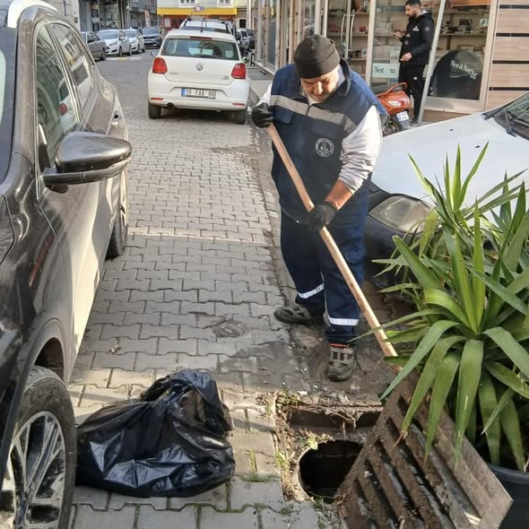 Burhaniye Belediyesi ekipleri, Meteoroloji Genel Müdürlüğü’nün Körfez Bölgesi için yaptığı