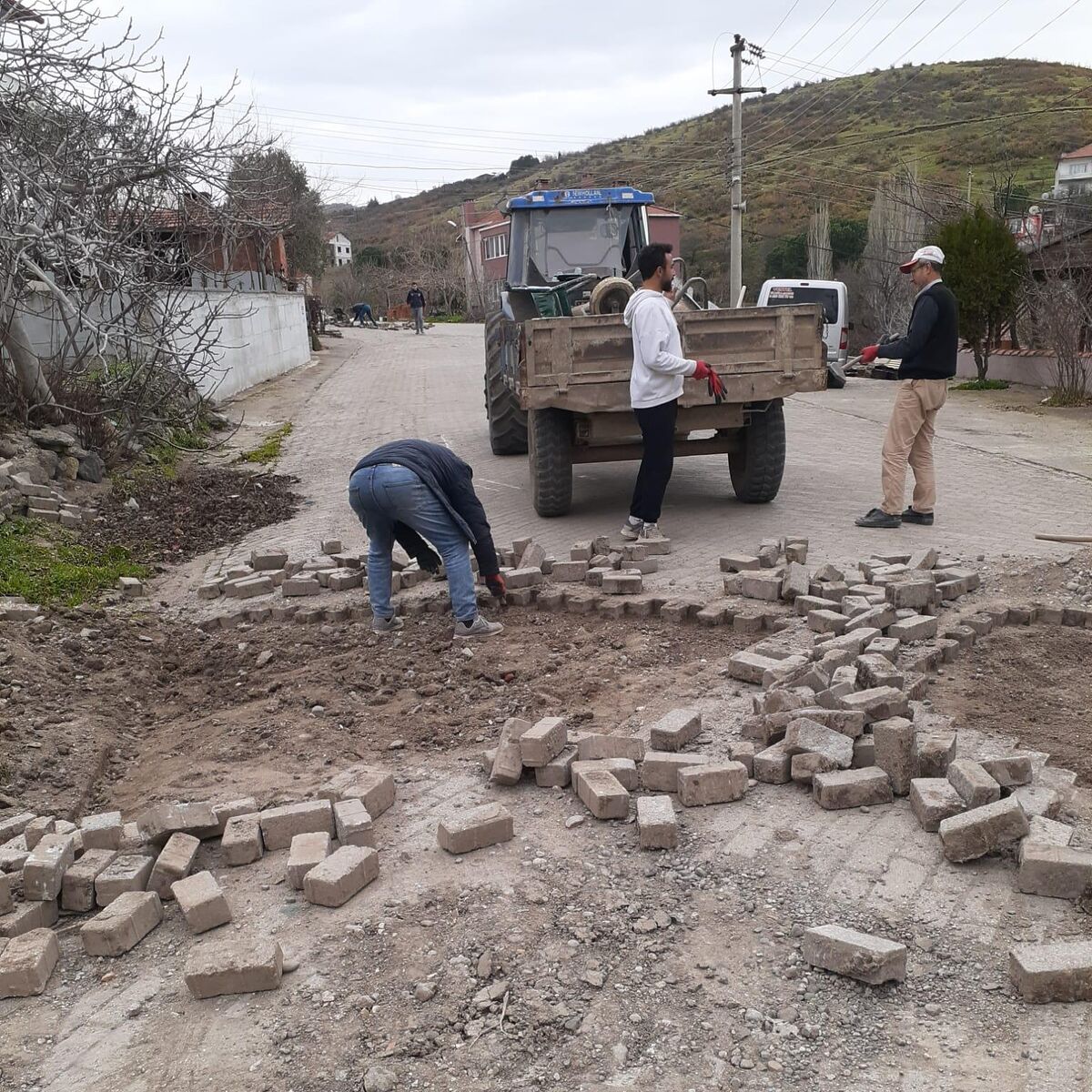 Bigadiç’te Bozulan Yollar Onarılıyor 612103244 122226666380300867 2602917993163318214 n - Marmara Bölge Gazetesi