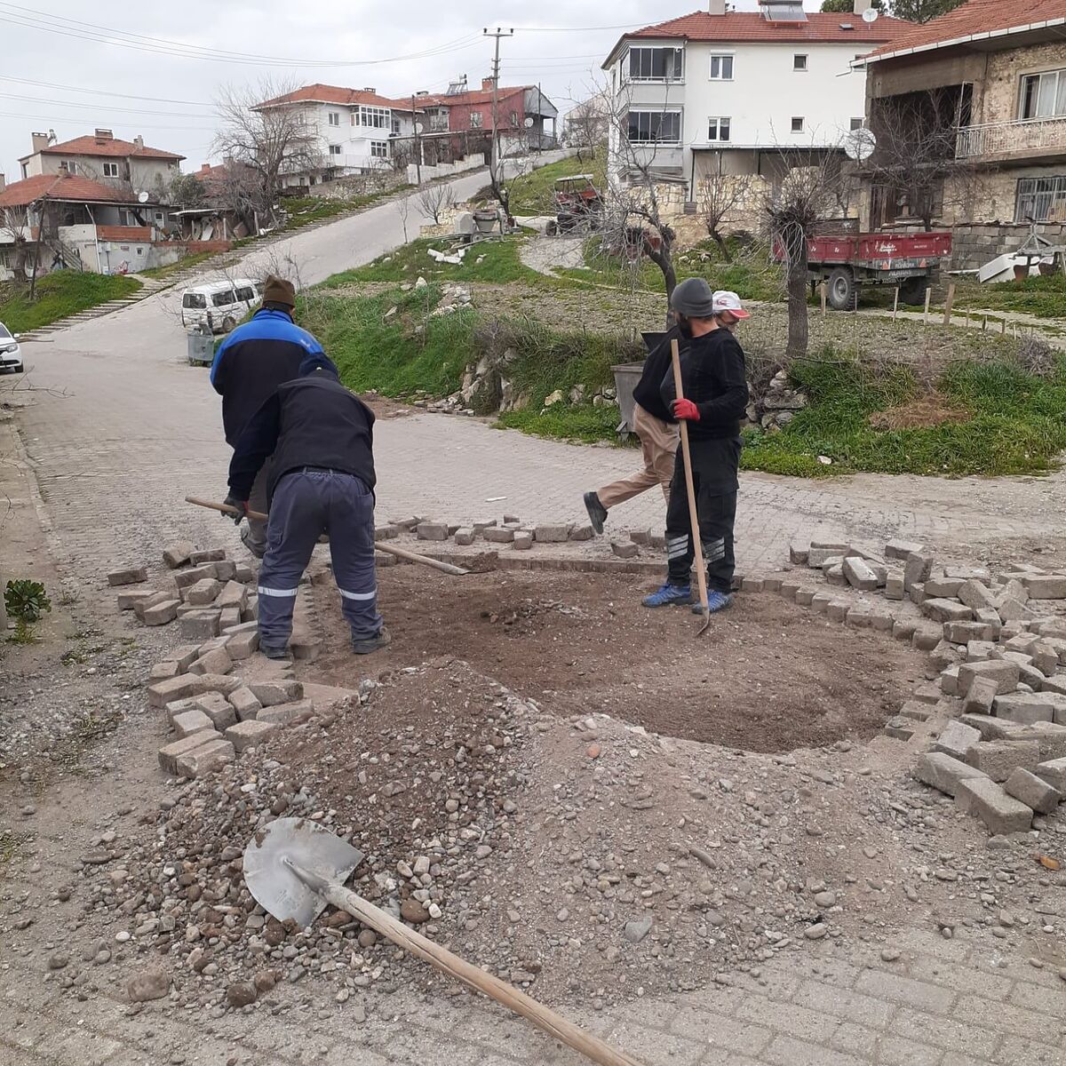 Bigadiç Belediyesi, ilçe genelinde ulaşım güvenliğini artırmak ve sürücülere daha