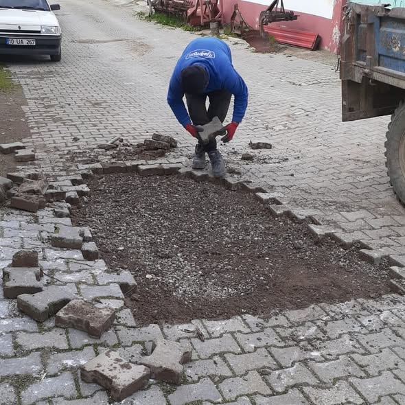 Bigadiç ilçesine bağlı Mecidiye Mahallesi’nde altyapı kapsamında yürütülen baskı tamirat
