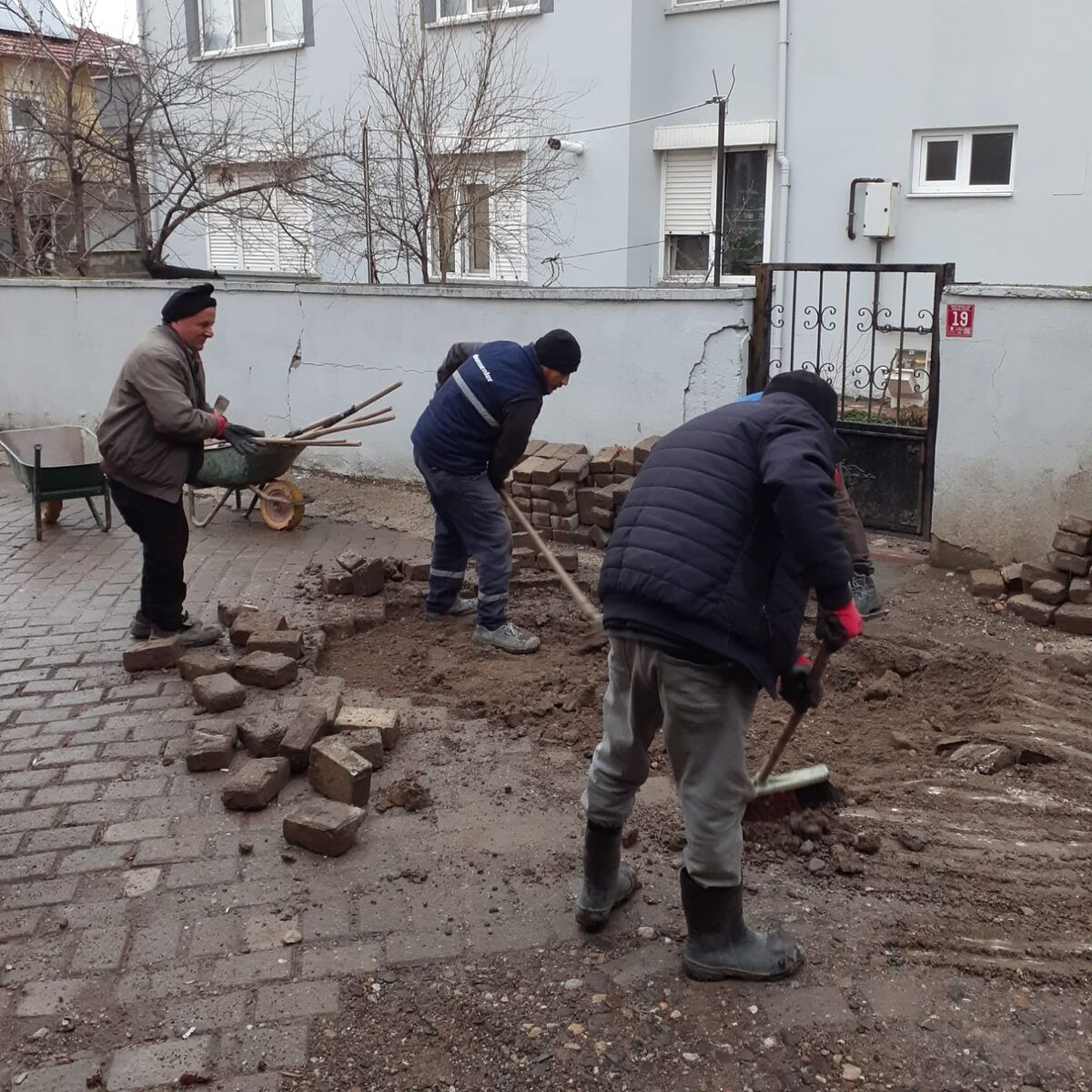 Bigadiç’te Bozulan Yollar Onarılıyor 612724027 122226666326300867 4913390265361650287 n - Marmara Bölge Gazetesi