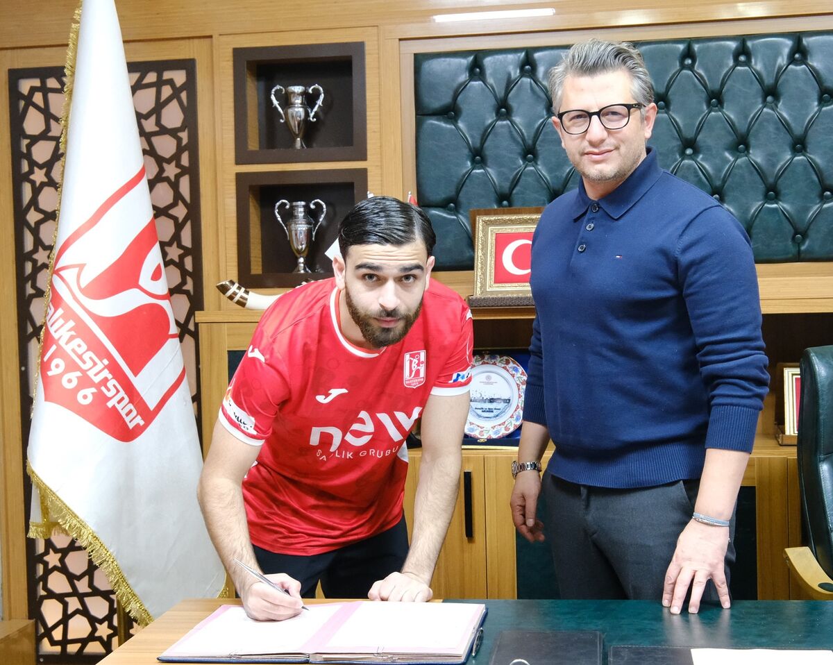 Balıkesirspor’dan Transfer Atağı: İki Genç Yetenek Kadroya Katıldı 612990023 1450622803739452 2435913469125062787 n - Marmara Bölge Gazetesi