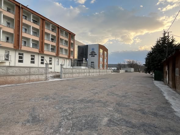 Bigadiç’te ulaşım altyapısını güçlendirmeye yönelik çalışmalar aralıksız sürerken, Uygulama Oteli