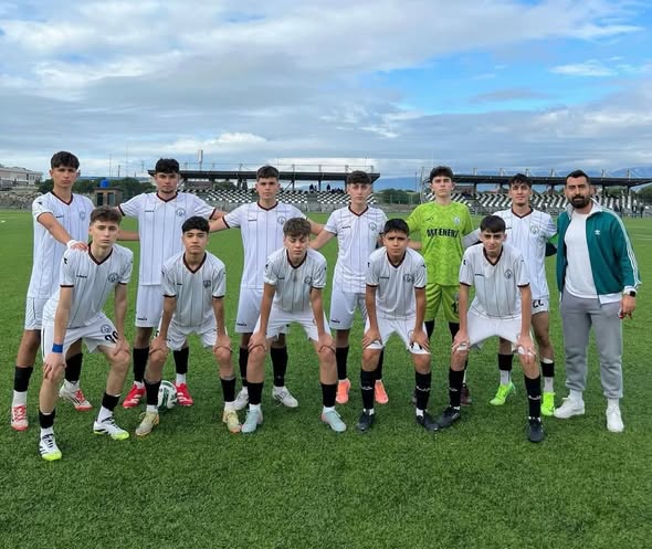 Burhaniye Belediyespor futbol altyapı takımları, tüm yaş kategorilerinde elde ettikleri
