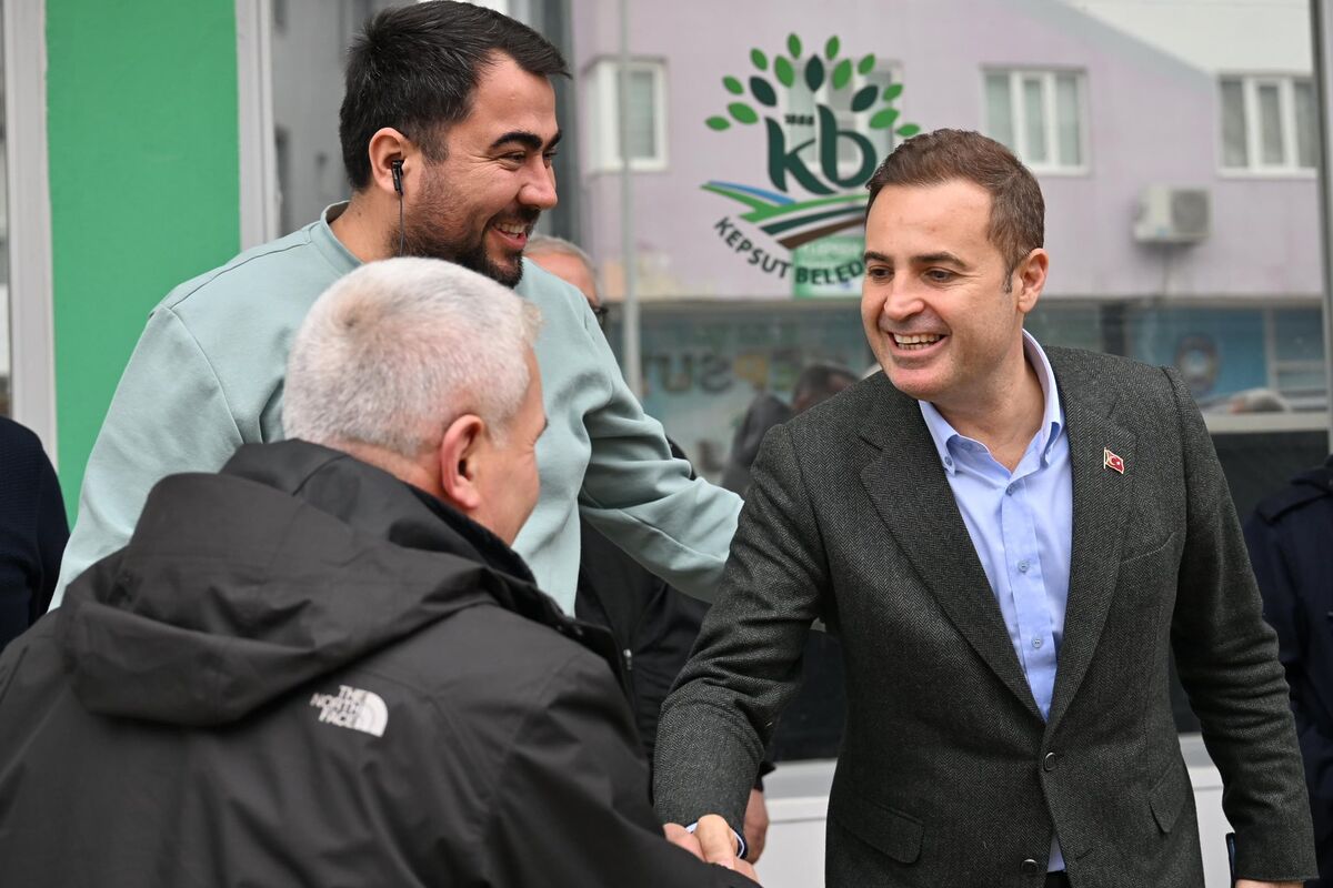 Ahmet Akın Kepsut’ta Esnafla Buluştu! 615568975 1425739558908202 2023383121339733498 n - Marmara Bölge Gazetesi
