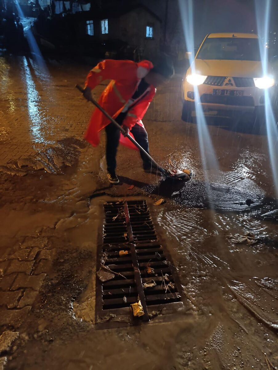 Edremit’te Sağanak Yağış Alarmı! 616094532 897035382687488 4918520980334576749 n - Marmara Bölge Gazetesi