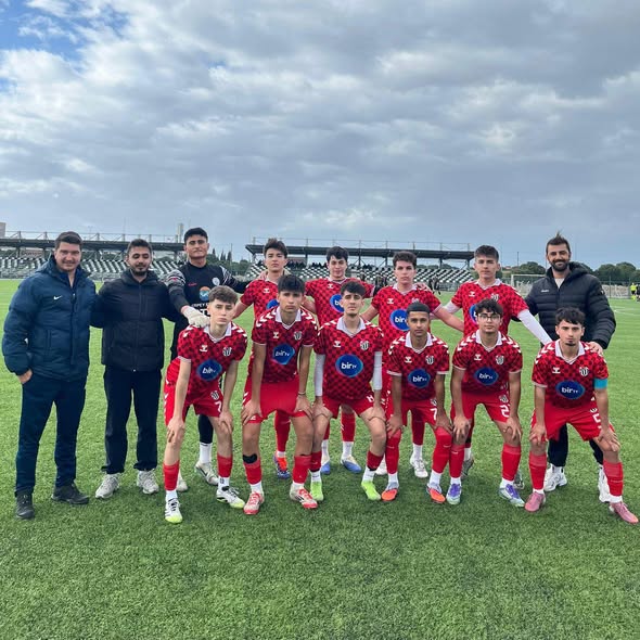 Burhaniye Belediyespor Altyapısında Büyük Başarı 616278169 1348207577345607 2876955982614835356 n - Marmara Bölge Gazetesi