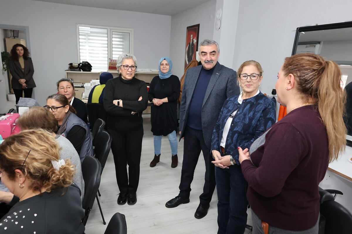 Balya’da Üretim Seferberliği: BALMEK’te Dikiş Atölyesi Dolu Taştı 618484802 1562115559251323 1648899107923932582 n - Marmara Bölge Gazetesi