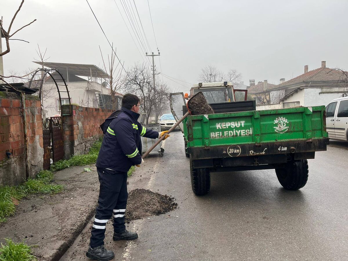 Kepsut Belediyesi, ilçe genelinde sağlık, altyapı, çevre düzenlemesi ve temizlik
