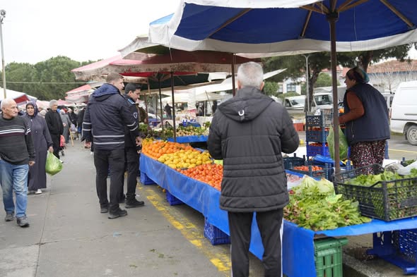 Burhaniye’de Pazar Denetimleri Sertleşti 619648676 1356902946476070 2203594154182309897 n - Marmara Bölge Gazetesi