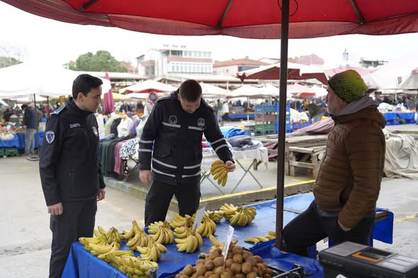 Burhaniye’de Pazar Denetimleri Sertleşti 619696063 1356902939809404 7045063025667550292 n - Marmara Bölge Gazetesi