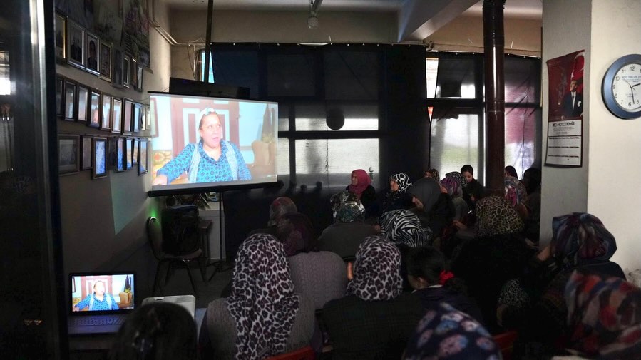 Deprem sonrası kadınların moral ve motivasyonunu artırmak amacıyla Sındırgı Belediyesi