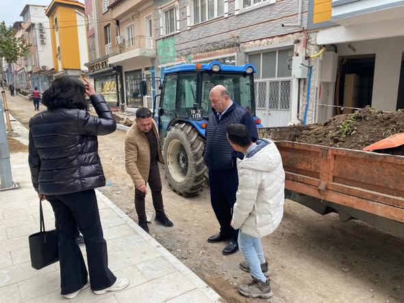 Bigadiç Belediyesi, ilçe genelinde sürdürdüğü altyapı ve çevre düzenleme çalışmalarına
