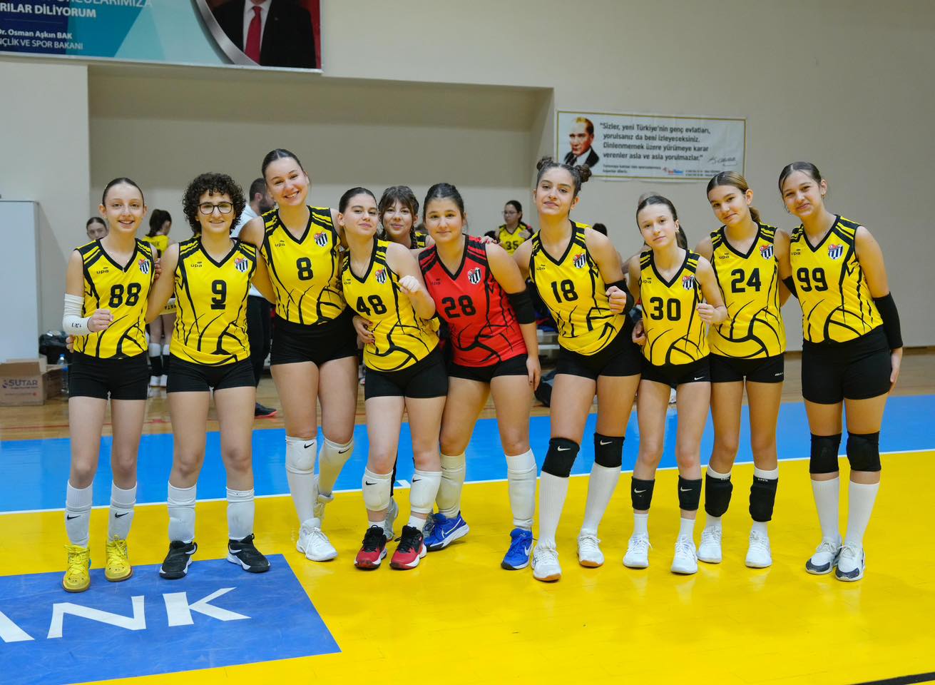 Burhaniye’de Voleybol Heyecanı Başladı 622766319 1360482352784796 2593733228865714959 n - Marmara Bölge Gazetesi
