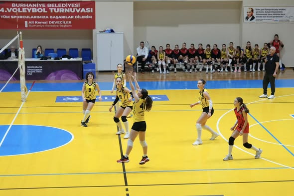 Burhaniye Belediyesi tarafından bu yıl 4’üncüsü düzenlenen Geleneksel Yıldız Kızlar
