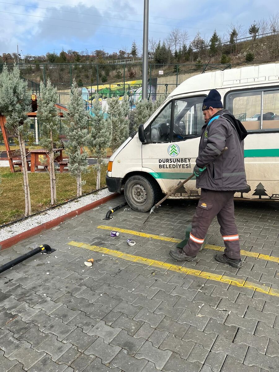 Dursunbey’de Temizlik Çalışmaları Aralıksız Sürüyor 622842781 18510538969079512 2483664629619282813 n - Marmara Bölge Gazetesi