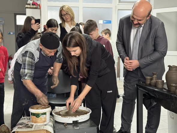 İvrindi Belediyesi, yöreye özgü toprak çömlek, testi ve bardak yapımı