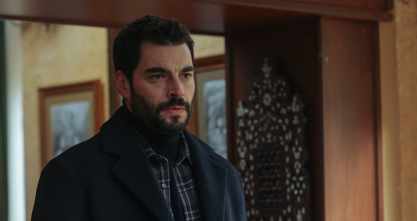 Show Tv ekranlarının dikkatle takip edilen yapımlarından Veliaht, 17. bölümüyle