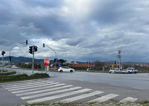 Bigadiç–Sındırgı Çevre Yolu üzerinde yer alan ve uzun süredir yaşanan