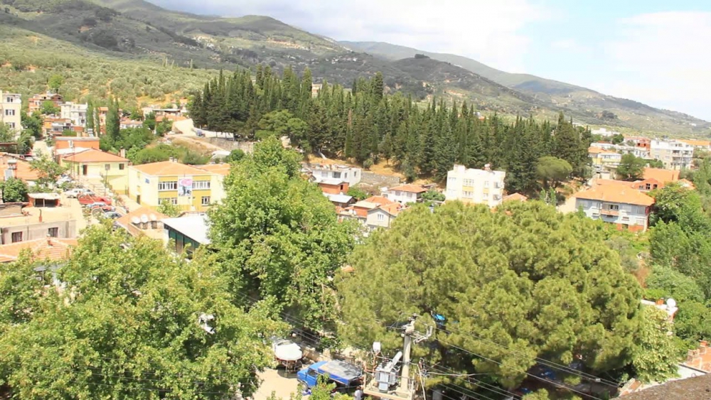 Kazdağları’nın eteklerinde, Edremit’e kısa bir mesafede yer alan Avcılar Köyü;