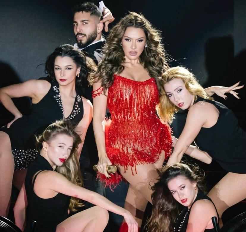 Hadise'nin Yemek Siparişlerinde Kullandığı Takma Ad Merak Konusu Oldu! 63a81248 a02e 46d8 b2ed 31bdc1fefb55 - Marmara Bölge Gazetesi