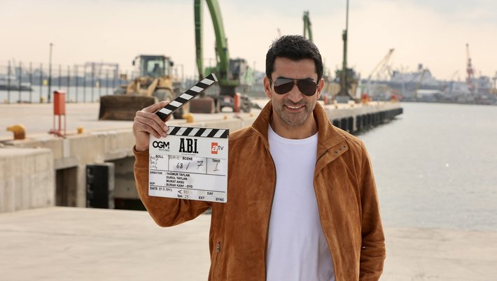A.B.İ.’de Kim Kimdir Netleşti: ATV Dizinin Soyağacını Paylaştı 710x402 kenan imirzalioglu kimdir nereli kac yasinda boyu kac hayati ve kariyeri 1768288100300 - Marmara Bölge Gazetesi