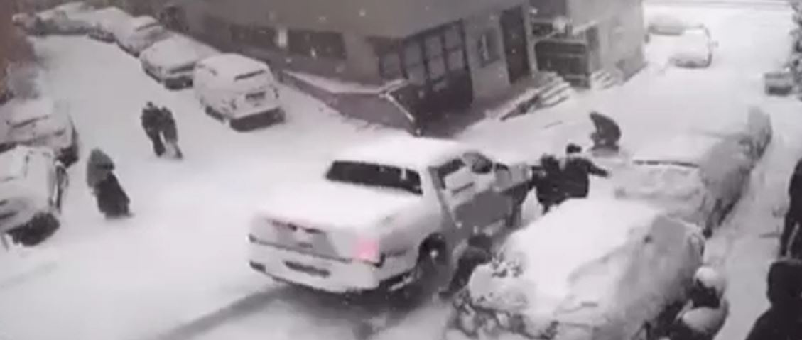 Kartopu Oynayan Çocuklara Çarptı AHAE - Marmara Bölge Gazetesi