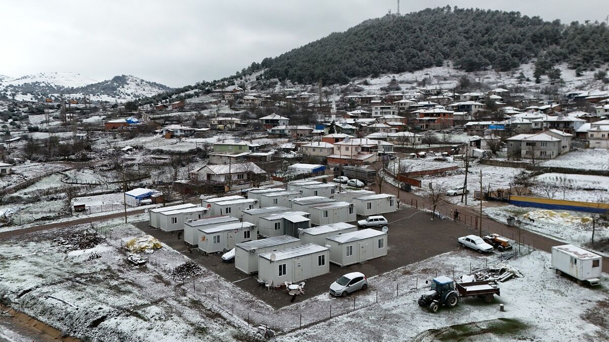 Deprem Bölgesi Sındırgı’ya Beklenen Kar Geldi! AW610819 06 - Marmara Bölge Gazetesi