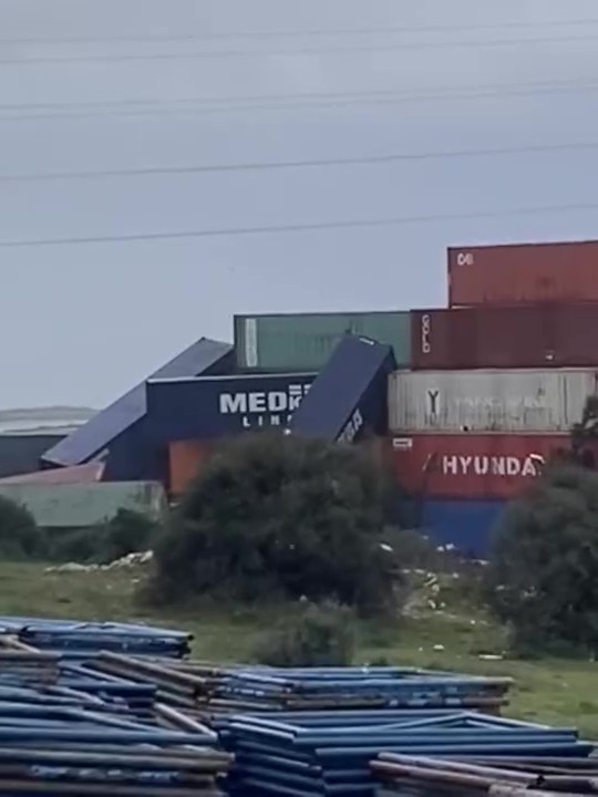 Fırtınada Savrulan Kereste Otobüse Girdi! AW615972 13 - Marmara Bölge Gazetesi