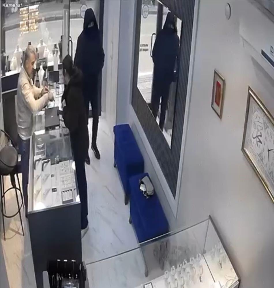Kuyumcuda Silahlı Şüpheli Korkup Kaçtı! AW616753 01 1 - Marmara Bölge Gazetesi