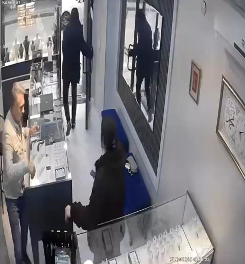 Kuyumcuda Silahlı Şüpheli Korkup Kaçtı! AW616753 04 - Marmara Bölge Gazetesi