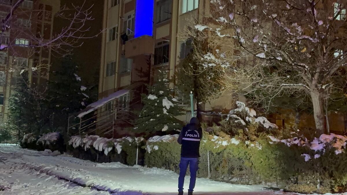 Karnesinde 3 Zayıfı Olan Lise 1 Öğrencisi, Hayatına Son Verdi AW622094 05 - Marmara Bölge Gazetesi