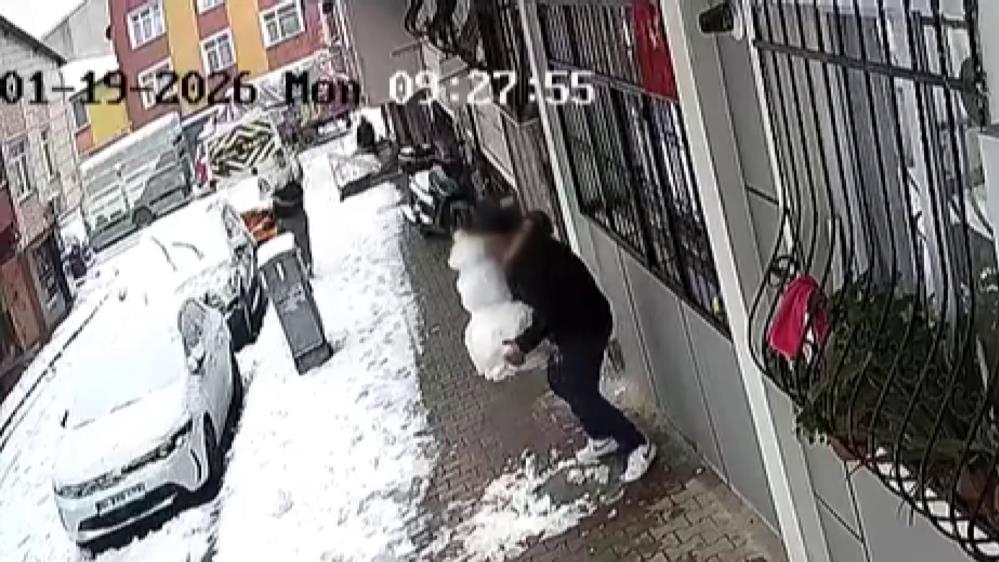 Çocukların Yaptığı Kardan Adamı Çaldı! AW623613 03 - Marmara Bölge Gazetesi