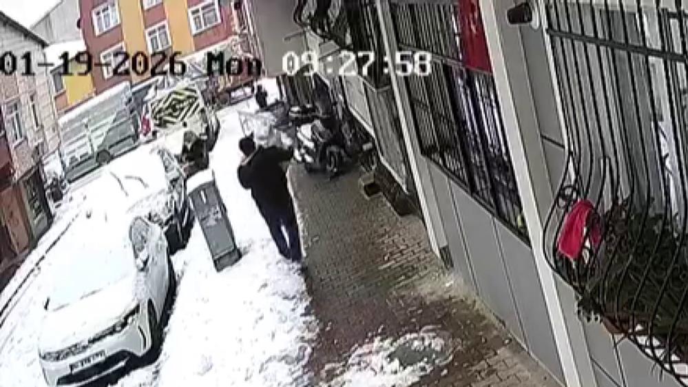 Çocukların Yaptığı Kardan Adamı Çaldı! AW623613 04 - Marmara Bölge Gazetesi