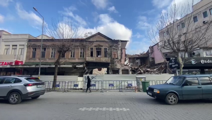 Edremit’te Tarihi Bina Tamamen Çöktü! AW623852 04 - Marmara Bölge Gazetesi