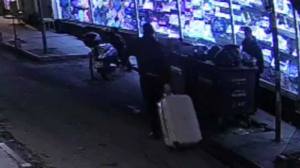 Cesedi Valizle Taşıyıp Çöpe Attılar! AW627716 01 - Marmara Bölge Gazetesi