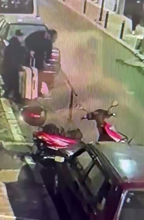 Cesedi Valizle Taşıyıp Çöpe Attılar! AW627716 02 - Marmara Bölge Gazetesi