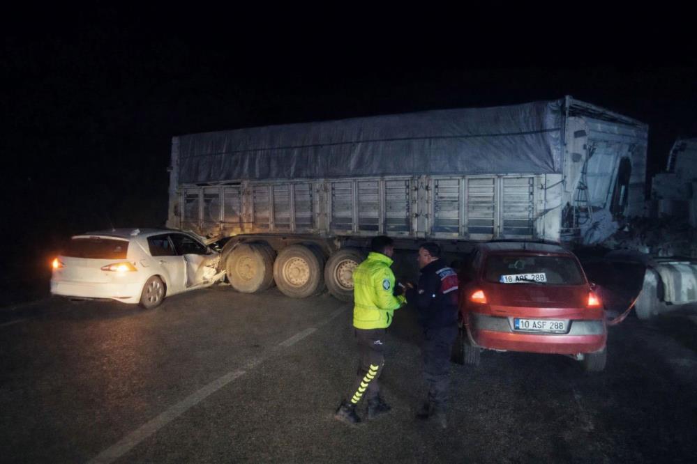 Balıkesir’in Bandırma ilçesinde gece saatlerinde etkili olan yoğun sis ve
