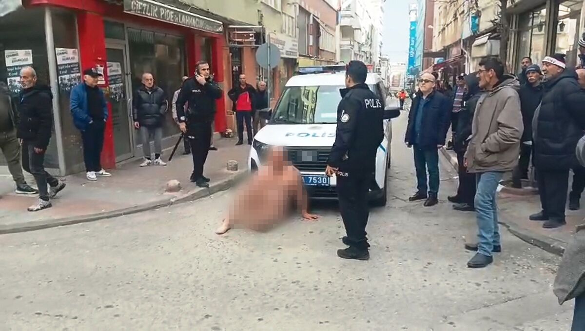 Cadde Ortasında Çırılçıplak Gezdi AW628055 02 - Marmara Bölge Gazetesi