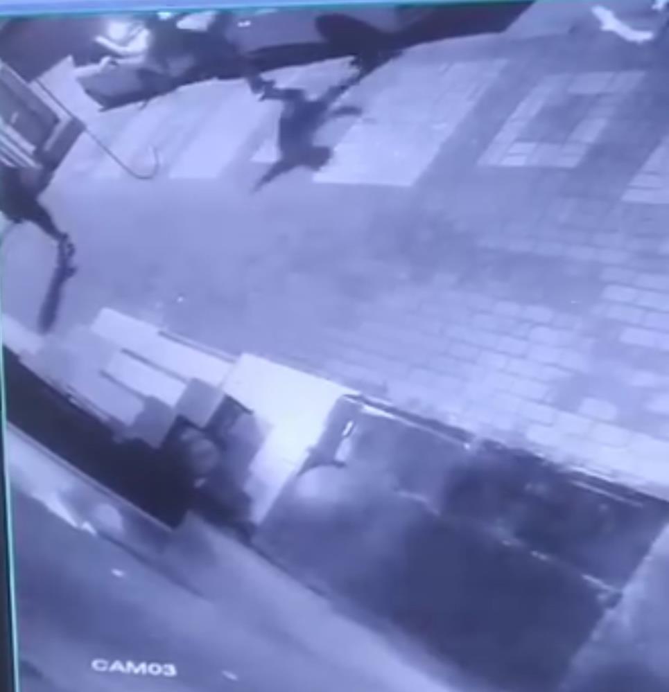 Gece Yarısı Park Halindeki Araçlara Zarar Verdiler! AW629136 02 - Marmara Bölge Gazetesi