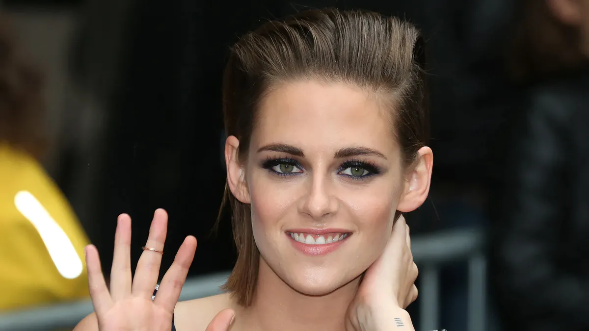 Kristen Stewart Transparan Kombiniyle Ortalığı Yıktı! GettyImages 488141352 - Marmara Bölge Gazetesi