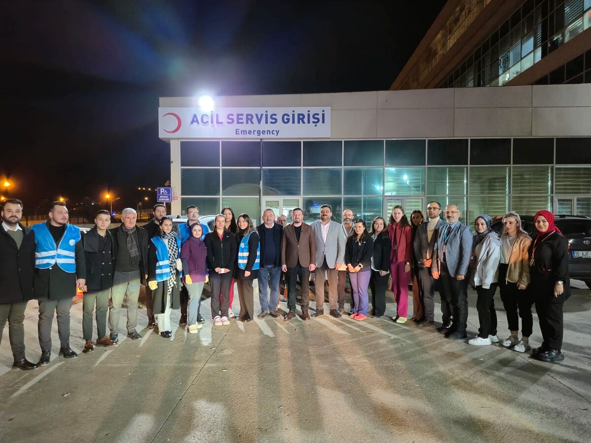 AK Parti Balıkesir Teşkilatı Yeni Yıla Sahada Girdi! IMG 20260101 WA0619 - Marmara Bölge Gazetesi