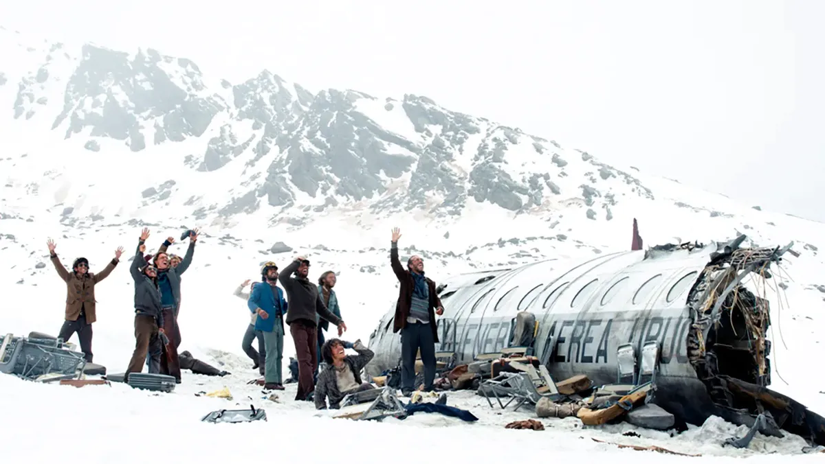 La sociedad de la nieve copy - Marmara Bölge Gazetesi