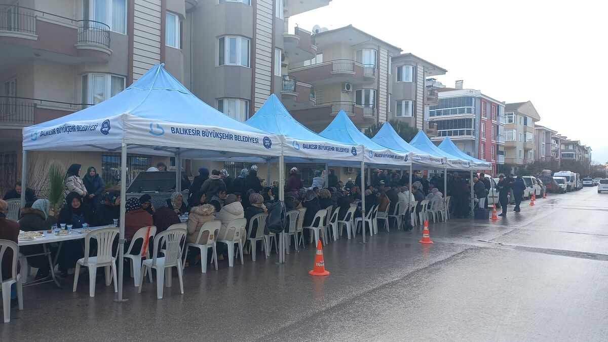 Balıkesir Büyükşehir Belediye Başkanı Ahmet Akın, Gürcistan’da düşen askeri kargo