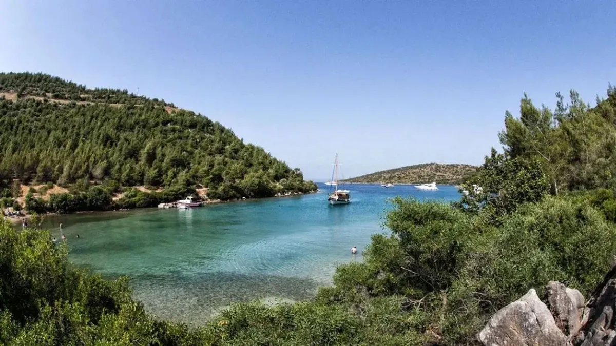 Ege Bölgesi’nin sevilen tatil duraklarından Didim’e bağlı Akbük Mahallesi’nde yer