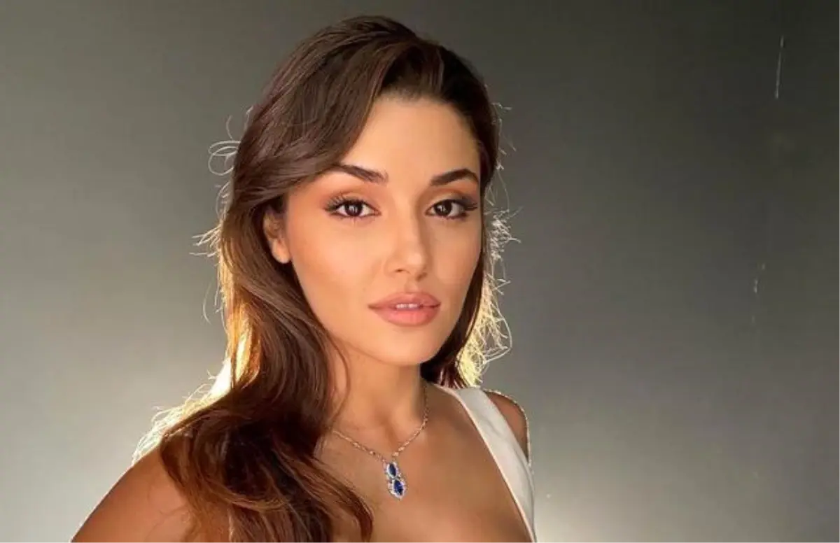 Paris Moda Haftası’nda sergilediği iddialı stil ile dikkatleri üzerine çeken
