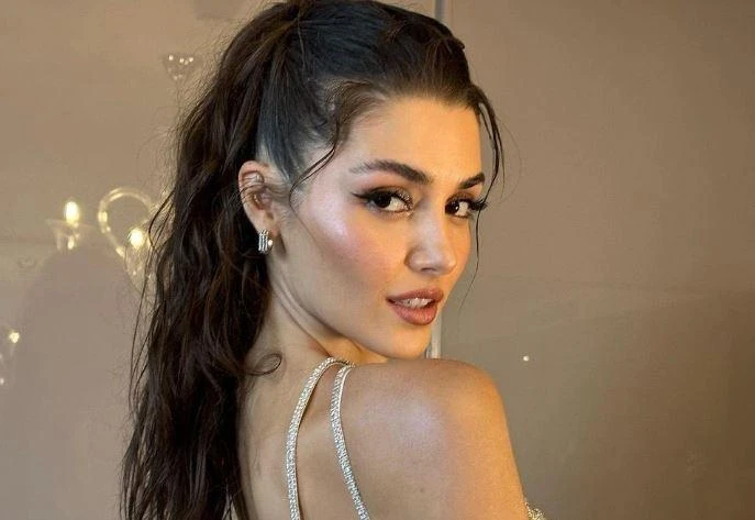 Hande Erçel Yine Olay Oldu! Paris’te Giydiği Botlar Servet Değerinde hande ercel kimdir kac yasinda boyu kilosu ne hande ercel dizileri ve filmleri hobileri - Marmara Bölge Gazetesi