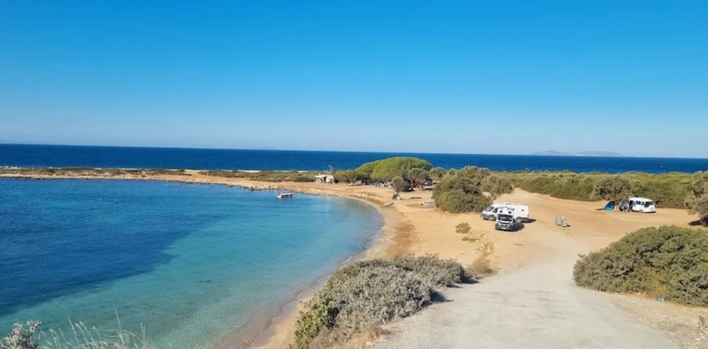 Muğla’nın Fethiye ilçesinde, Büyük Samanlık Koyu’nun saklı köşelerinden biri olan