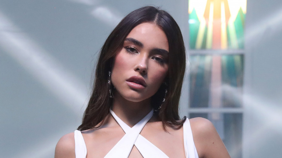 Blok3’ün “Kusura Bakma”sı Gündemde: Madison Beer Benzerliği Tartışma Yarattı intro 1610745091 - Marmara Bölge Gazetesi