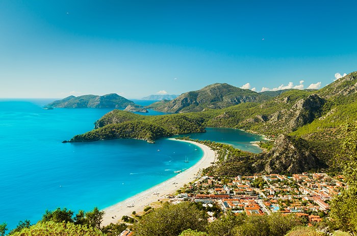 Muğla’nın Marmaris ilçesi açıklarında yer alan Sedir Adası’ndaki Kleopatra Plajı,